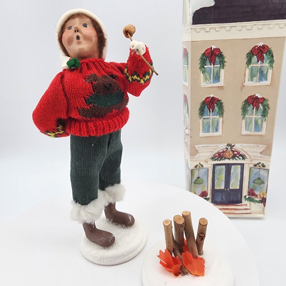 Byers Choice Caroler Figurine Child With Marshmallow 2001 Red Sweater Signed